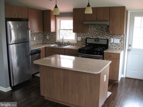 400 Hessian Ave, West Deptford NJ  08063-1528 exterior