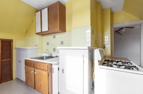 7 Bellingham Ave, Everett MA 02149-1218 exterior