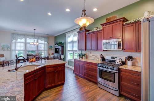 19 Ambrose Dr, Columbus NJ  08022-2305 exterior