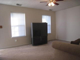 1905 Auburn Dr, Louisville, KY 40216-3701