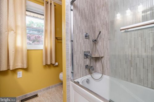 237 Elm Ave, West Deptford NJ 08051-1506 exterior