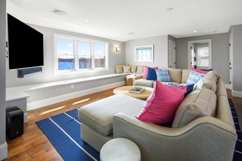 14 Otis Hl Rd, Hingham MA 02043-4510 exterior