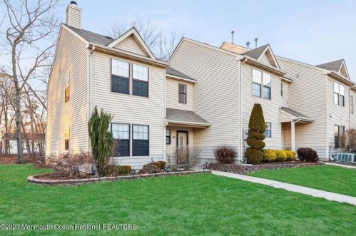 600 Violet Ln, Jackson Twp NJ  08527-4152 exterior