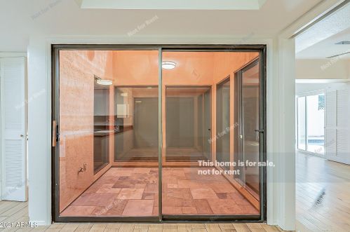 237 Denton Ln, Phoenix AZ 85014-2676 exterior