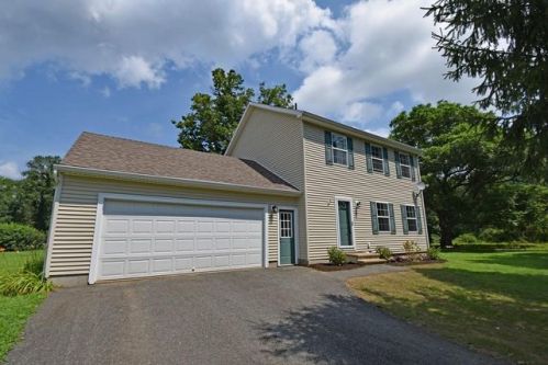 15 Mtn Vw, Montgomery MA  01050-9760 exterior