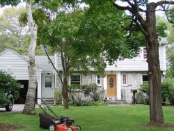 19 Oakland Ave, Newton, MA 02466-1704