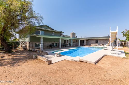 4210 Country Gables Dr, Phoenix AZ 85053-4528 exterior