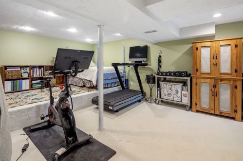 6 Chestnut Rd, Hingham MA 02043-1415 exterior