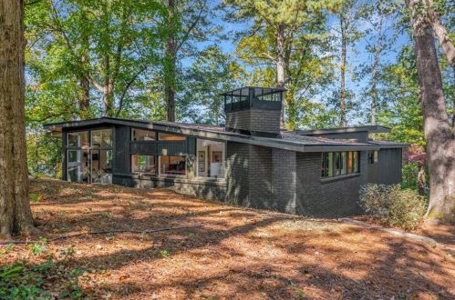 1506 Brook Valley Ln, Atlanta GA  30324-3212 exterior