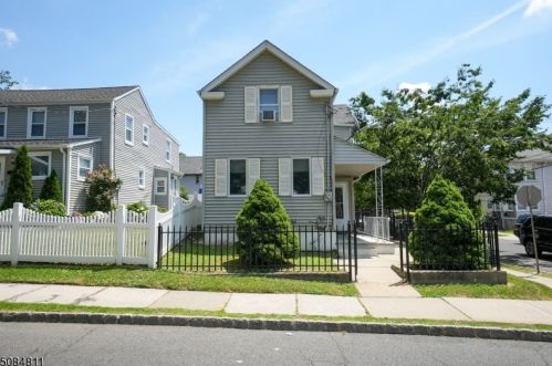56 Dow St, Belleville, NJ 07109-2936