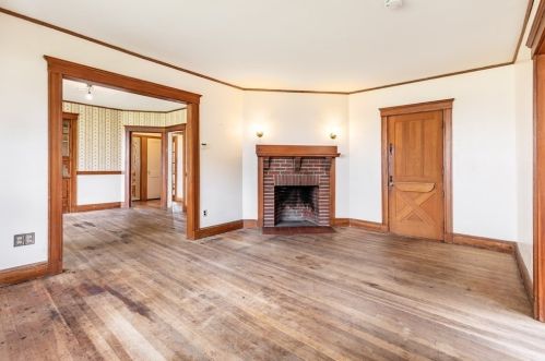 131 Riverside Dr, Dedham MA  02026-6930 exterior