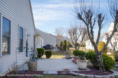 11 Manchester Ct, Jackson Twp NJ 08527-3972 exterior