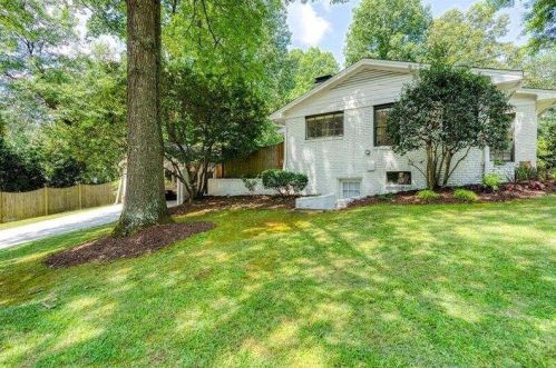 581 Hammond Dr, Atlanta GA  30328-5139 exterior