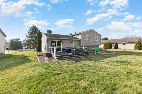 3964 Kingsway Dr, Crown Point IN 46307-8944 exterior