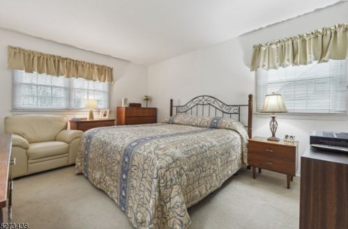 47 Ronald Dr, East Hanover NJ  07936-1420 exterior