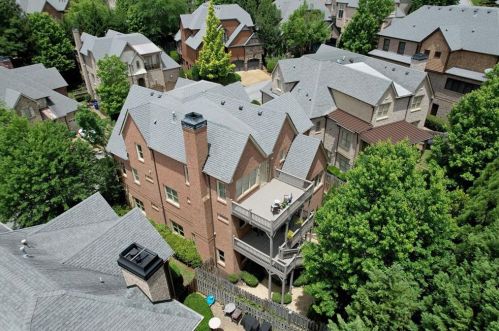 1789 Buckhead Vly Ln, Atlanta GA 30324-2795 exterior