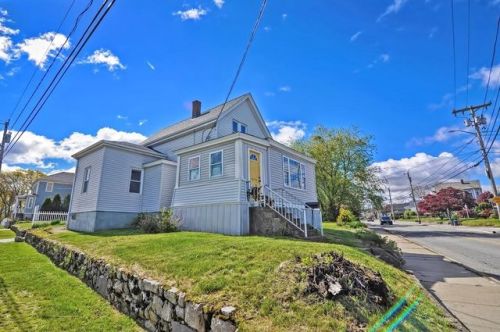 1736 Stafford Rd, Fall River MA  02721-4426 exterior