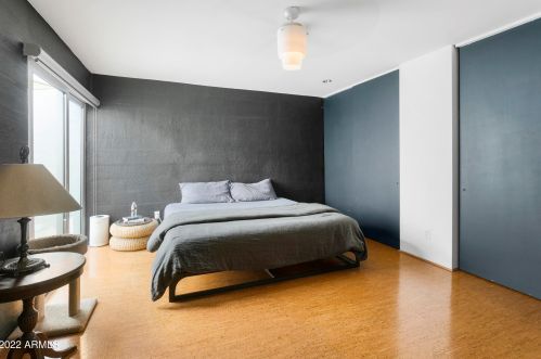 3241 Camelback Rd, Phoenix AZ 85033-1455 exterior