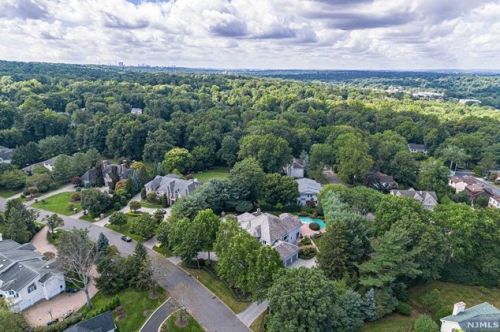 354 Madison Ave, Cresskill NJ 07626-1338 exterior