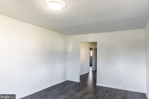 449 Broad St, West Deptford NJ 08096-1055 exterior