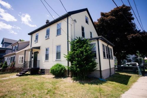 111 Lynn St, Peabody, MA 01960-5703