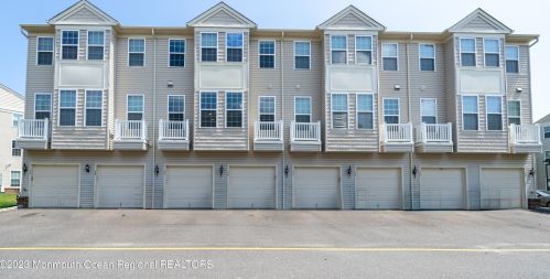 38 Kyle Dr, Tinton Falls, NJ 07712-7536