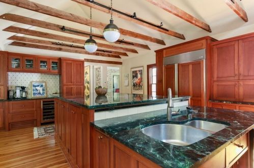 10 Summer St, Hingham MA 02043-2219 exterior