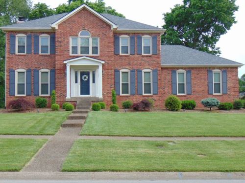 8212 Lacevine Rd, Louisville KY  40220-5605 exterior