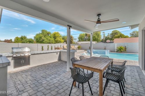 8001 11th Ave, Phoenix AZ  85021-5626 exterior