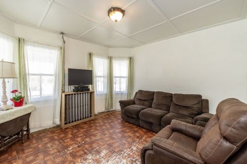 17 Pleasant St, Montgomery MA 01085-3719 exterior