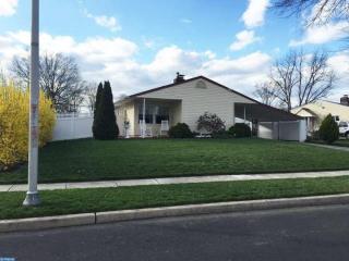 51 Thimbleberry Ln, Levittown, PA 19054-2301