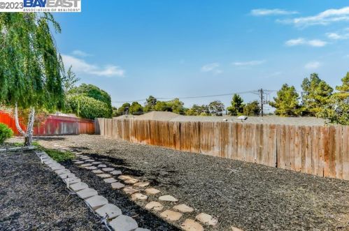 1225 Sandelin Ave, San Leandro CA  94577-3956 exterior