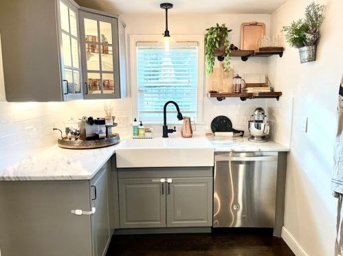 74 Courtland Cir, Milton MA  02186-4304 exterior