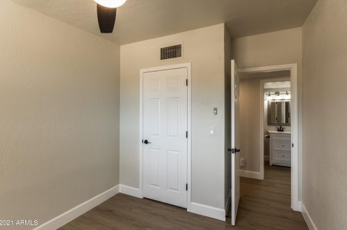 2571 Captain Dreyfus Ave, Phoenix AZ  85032-5914 exterior