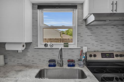 2537 Lexington Ct, Jackson Twp NJ 08527-5033 exterior