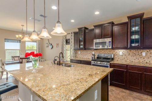 1759 Desperado Way, Phoenix AZ 85085-6327 exterior