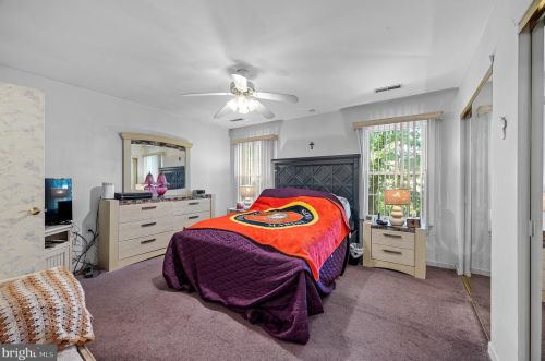 36 Kelly Dr, West Deptford NJ 08096-6712 exterior