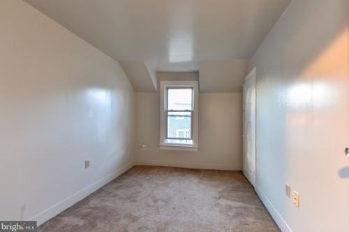 60 Barber Ave, West Deptford NJ  08096-2435 exterior