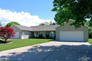 3052 Silverwood Dr, Saginaw, MI 48603-2170