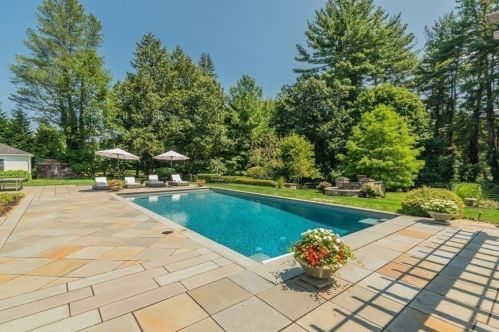 15 Mansion Dr, Topsfield MA 01983-1109 exterior