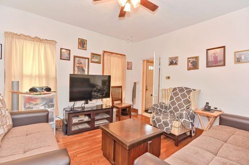 62 Paris St, Everett MA 02149-4409 exterior