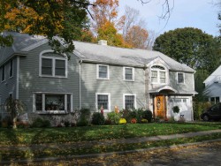 122 Fessenden St, Newton, MA 02460-1132