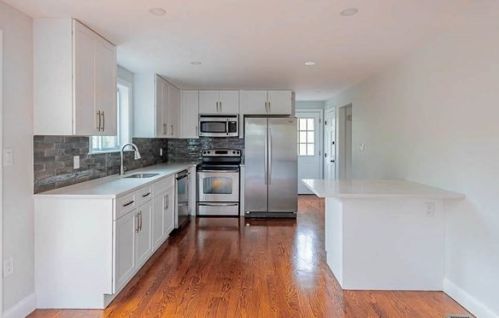 56 Pine Cliff Rd, Weymouth MA  02189-1910 exterior