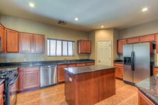 623 Beautiful Ln, Phoenix AZ  85042-7073 exterior