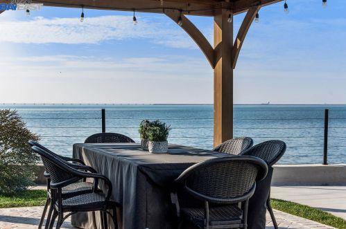 13095 Neptune Dr, San Leandro CA  94577-3130 exterior