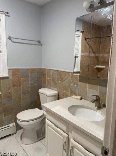 8 Reynolds Ave, East Newark NJ  07029-2825 exterior