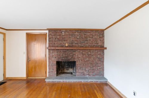 1086 Burt St, Taunton MA 02780-5166 exterior