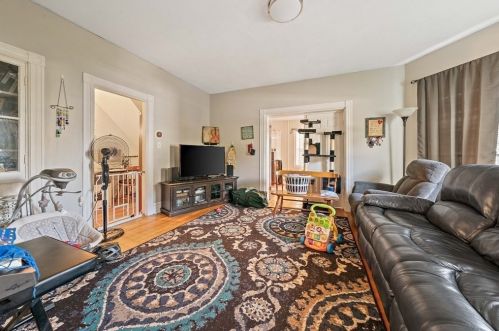 2 Town Hill St, Quincy MA 02169-6417 exterior