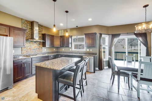 7 Shakespeare Dr, Valpo, IN 46385