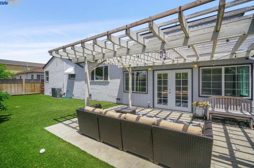 2165 Bradhoff Ave, San Leandro CA 94577-6119 exterior